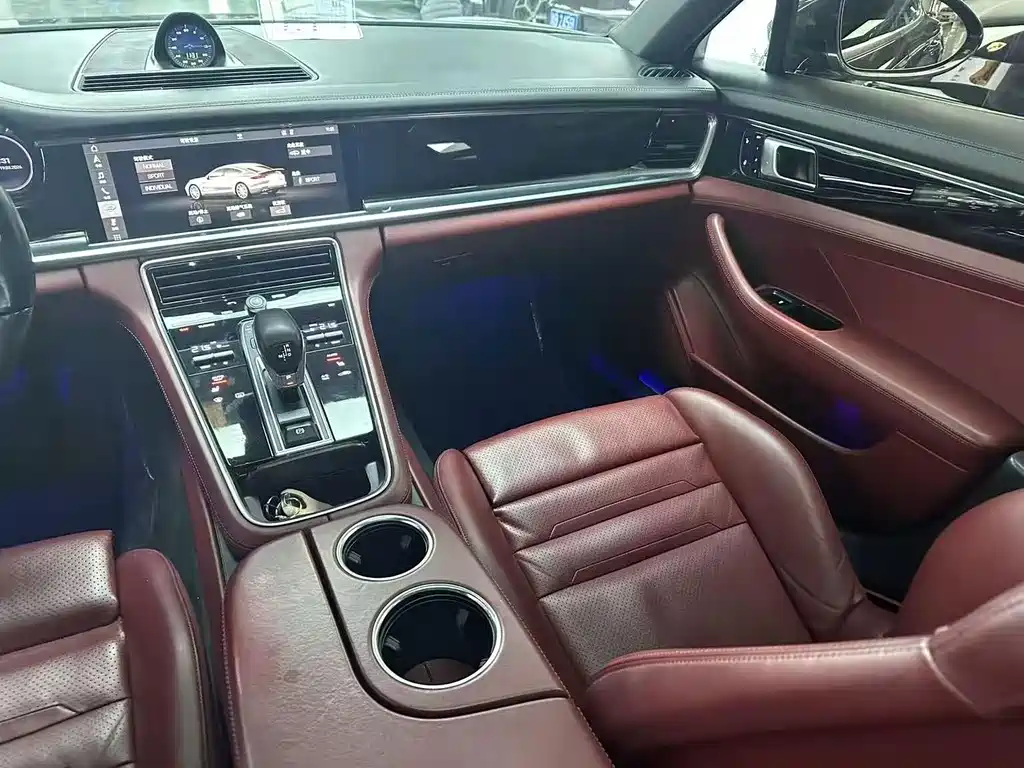 Porsche Panamera 2018 — фото 9
