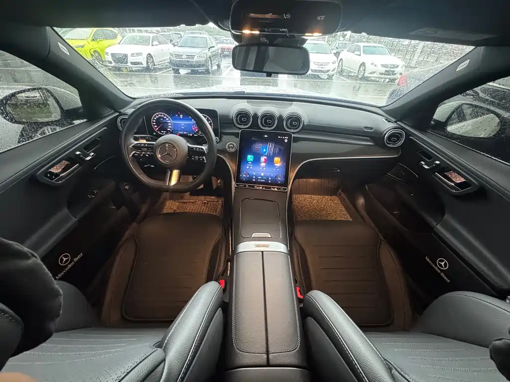 Mercedes-Benz C-Class 2025 — фото 11