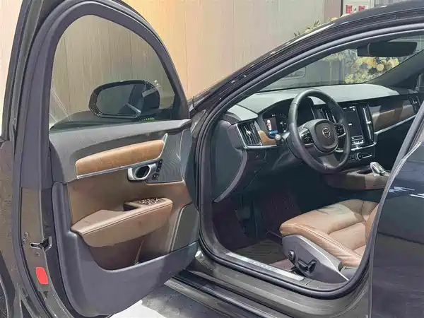 Volvo S90 2023