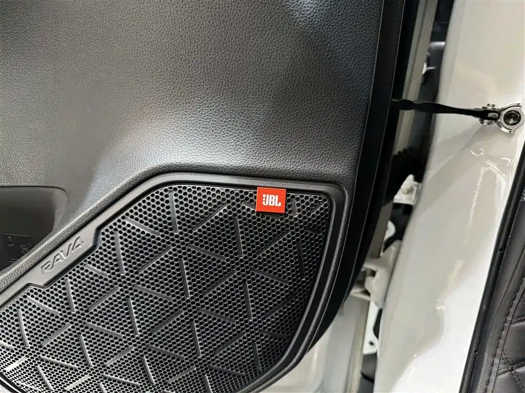 Toyota RAV4 2023 — фото 11