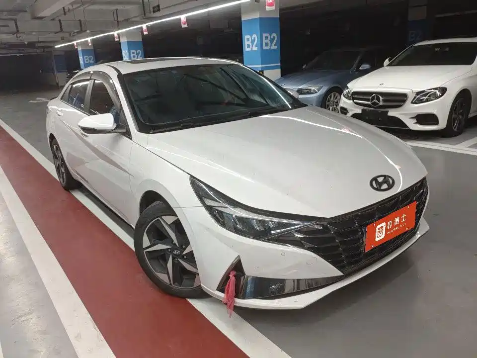 Hyundai Elantra 2022