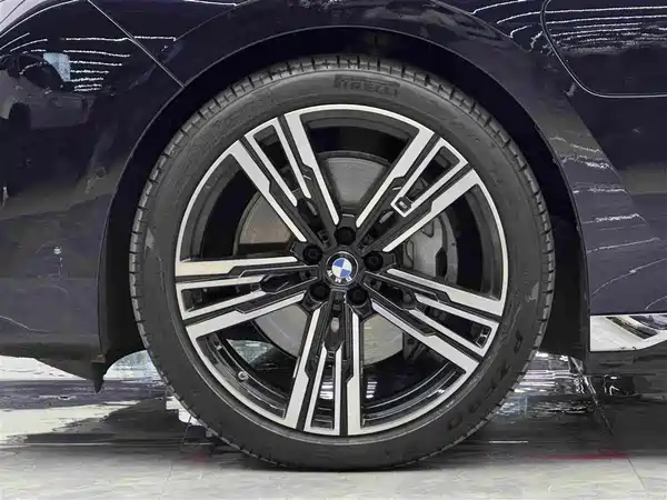 BMW i7 2023