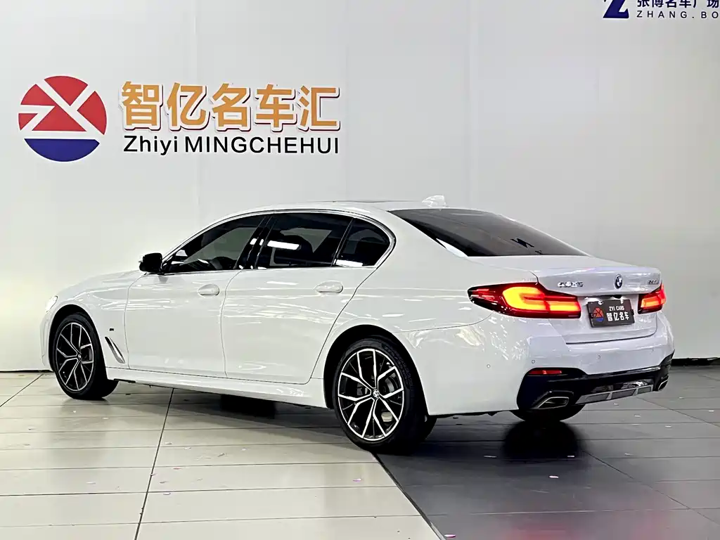 BMW 5 Series 2022 — фото 12