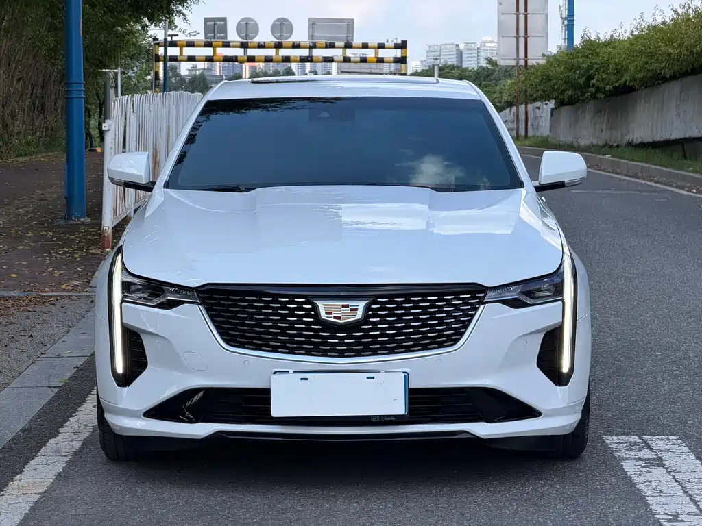 Cadillac CT4 2023 — фото 2