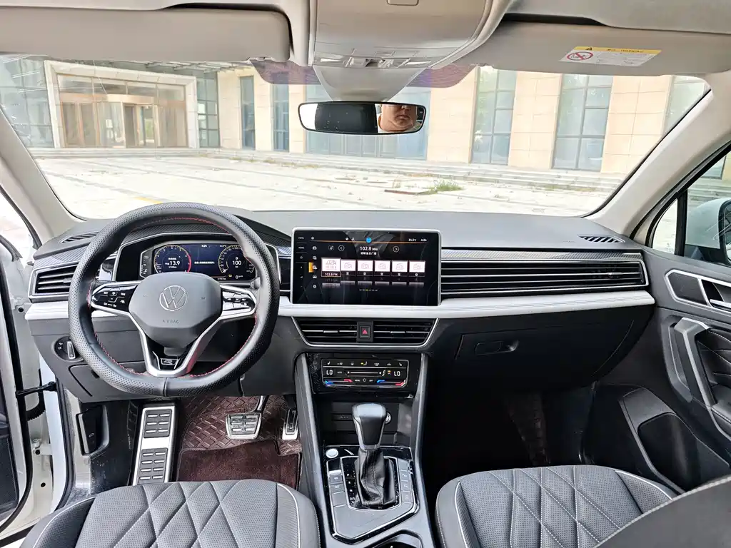 Volkswagen Tiguan L 2023 — фото 10
