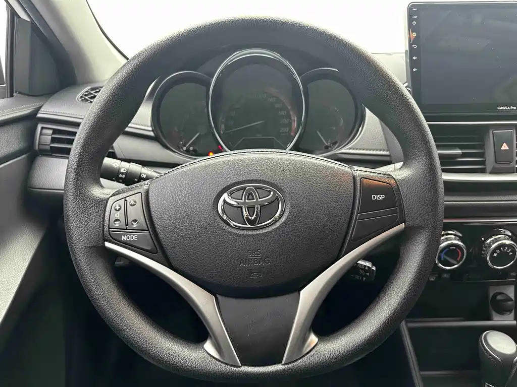 Toyota Yaris L 2022 — фото 15