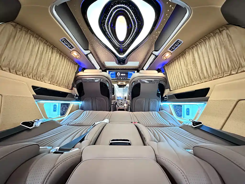 Mercedes-Benz V-Class — фото 14