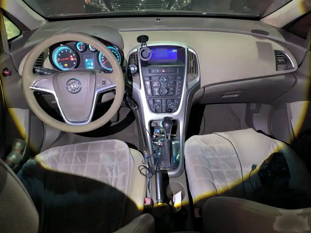Buick Excelle 2014 — фото 13