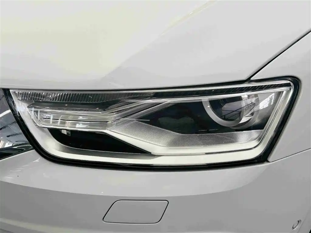 Audi Q3 2016 — фото 11