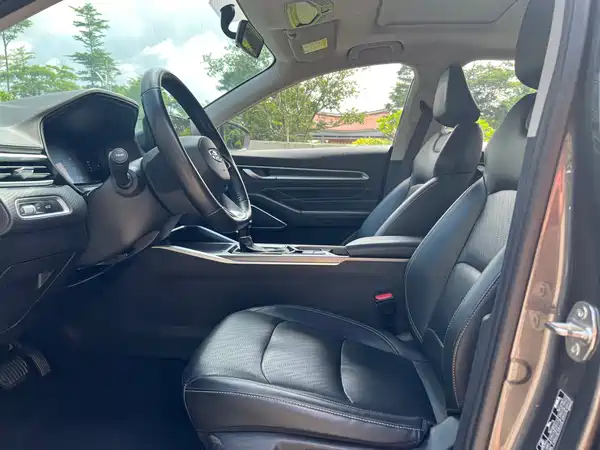 Geely Emgrand 2022