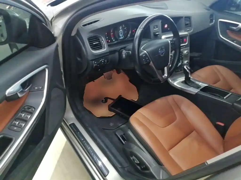 Volvo S60 2015 — фото 16