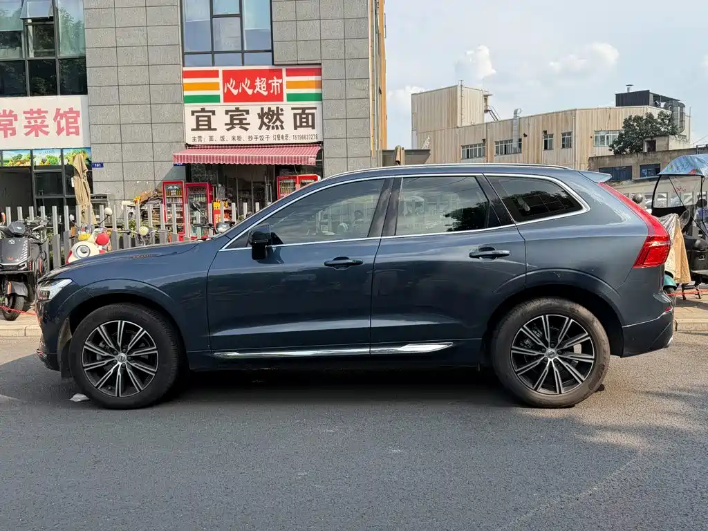 Volvo XC60 2021 — фото 3