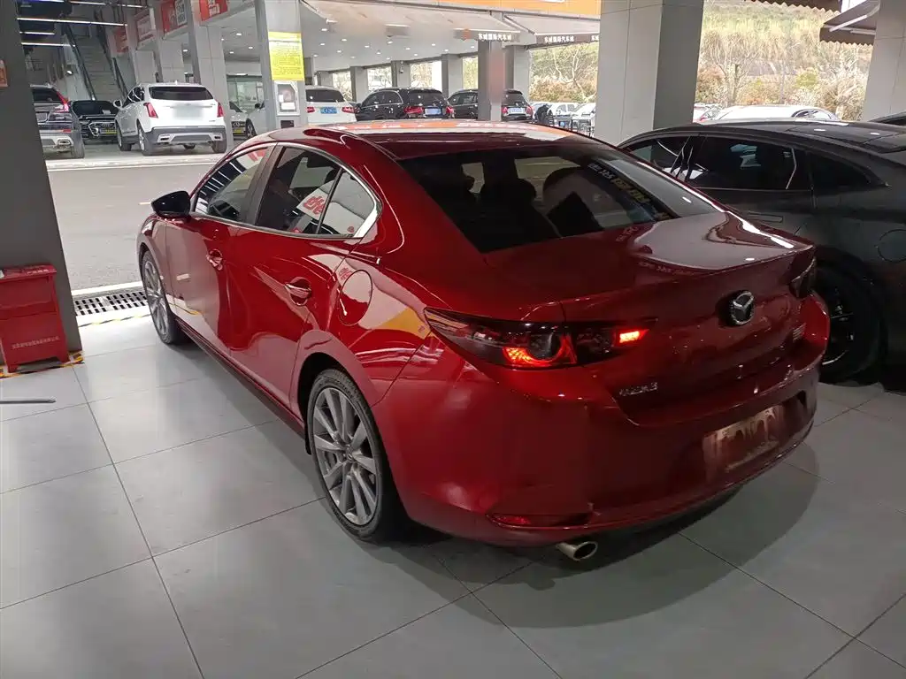 Mazda 3 Axela 2021 — фото 23