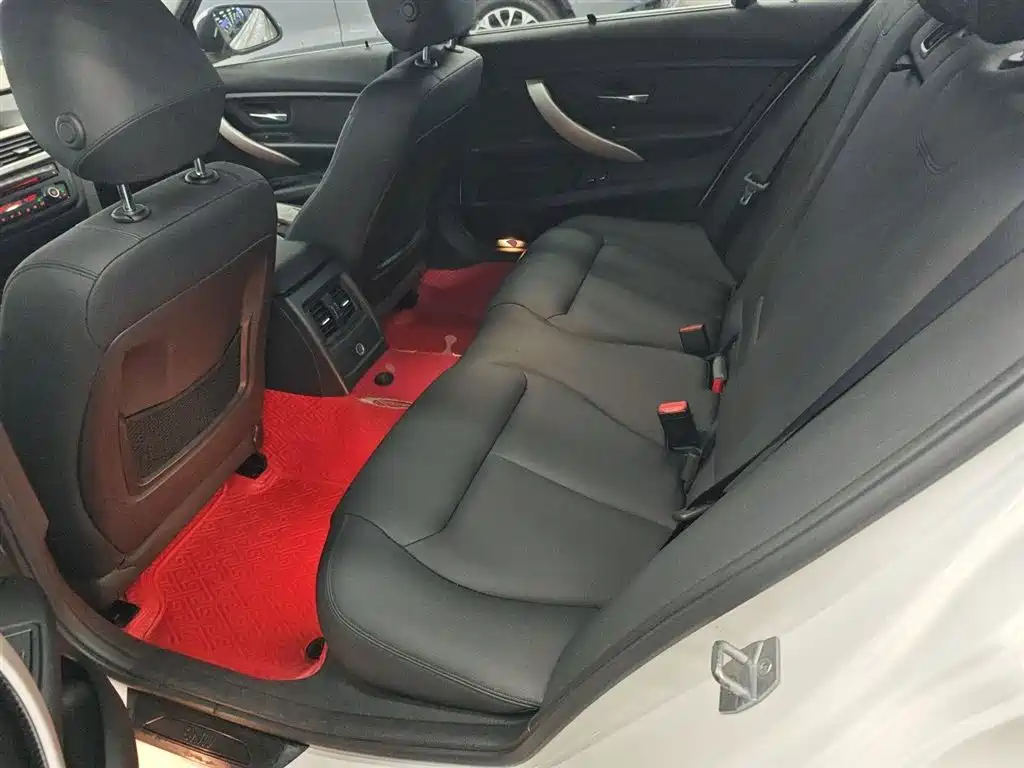 BMW 3 Series 2015 — фото 13