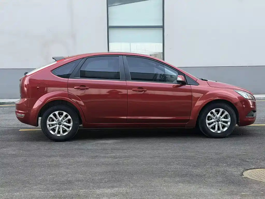 Ford Focus 2013 — фото 10