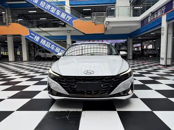 Hyundai Elantra 2022