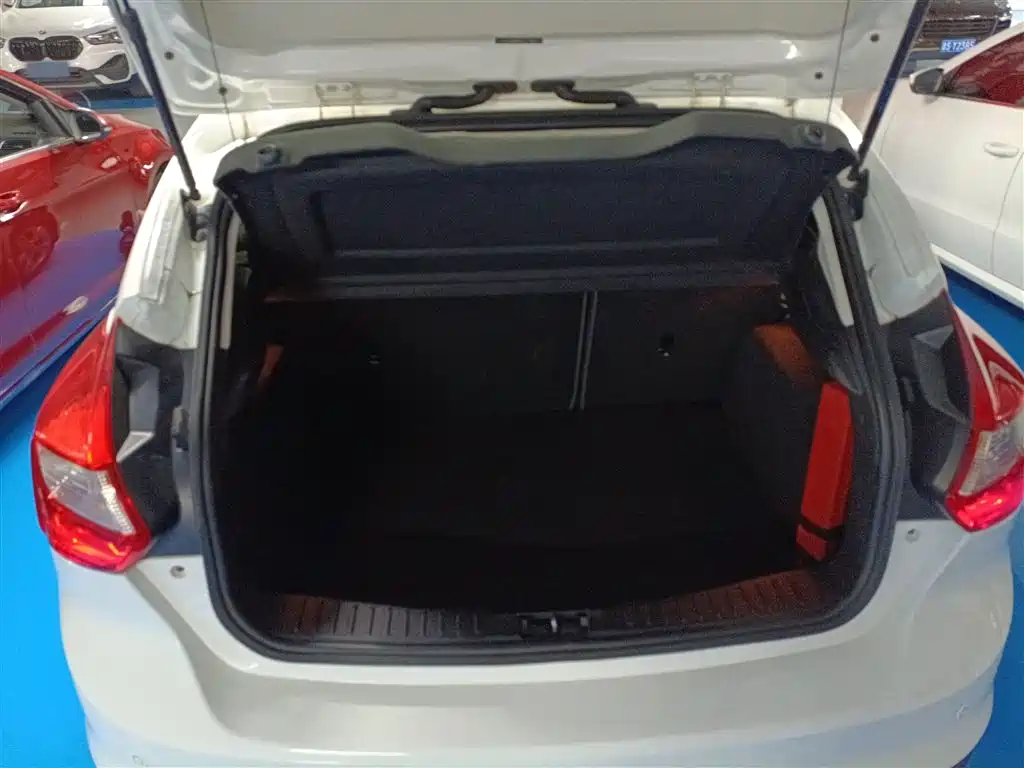 Ford Focus 2014 — фото 15