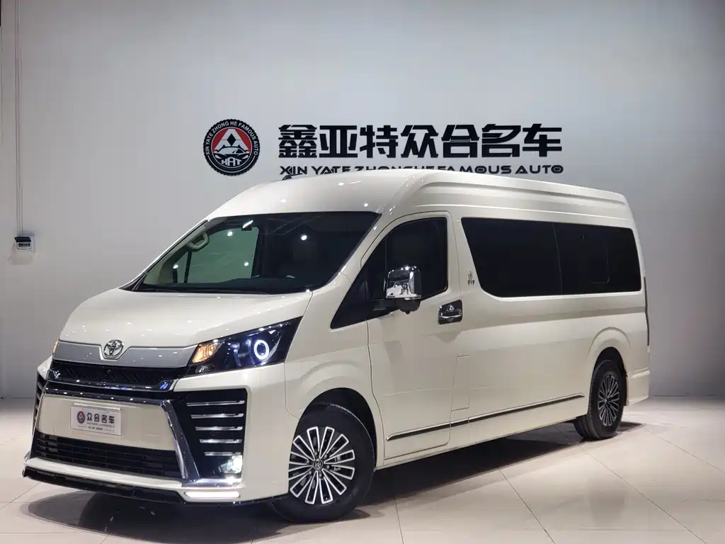 Toyota Hiace 2022 — фото 1