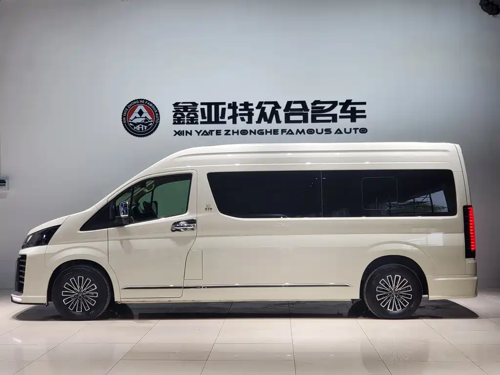 Toyota Hiace 2022 — фото 3