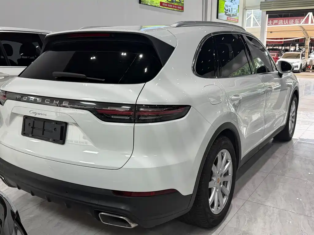 Porsche Cayenne 2018 — фото 16