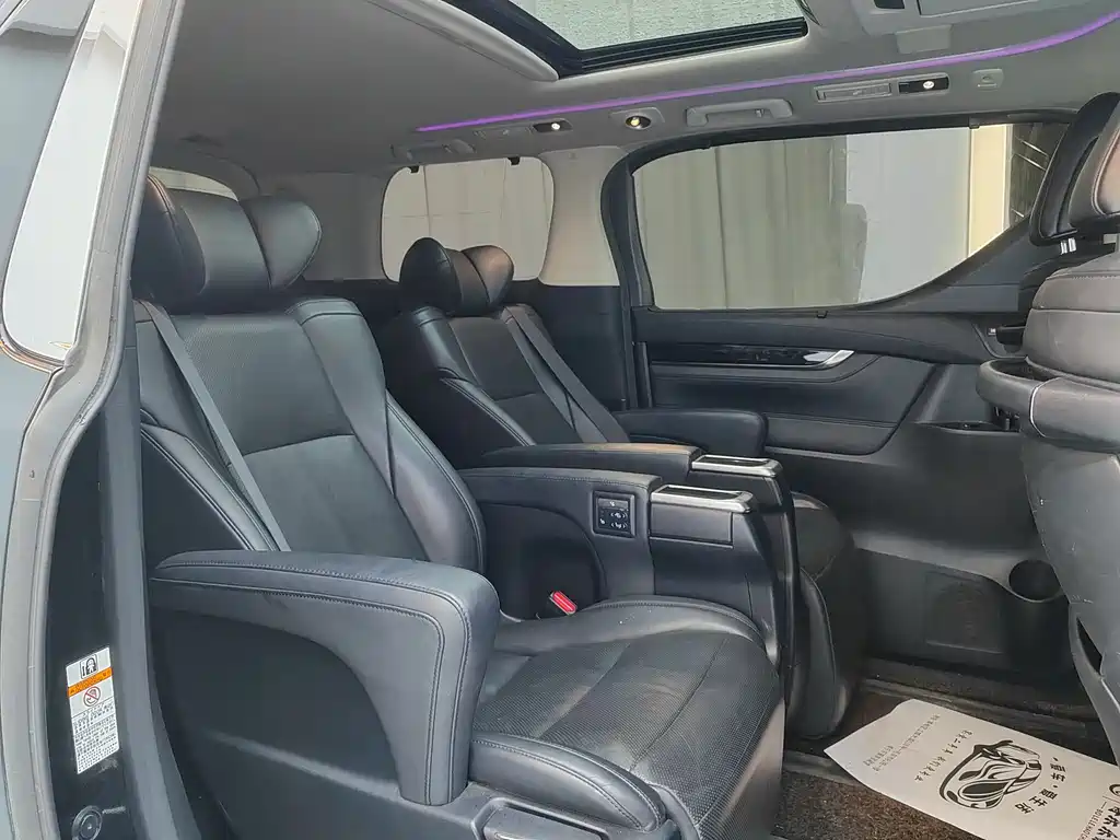 Toyota Vellfire 2021 — фото 16