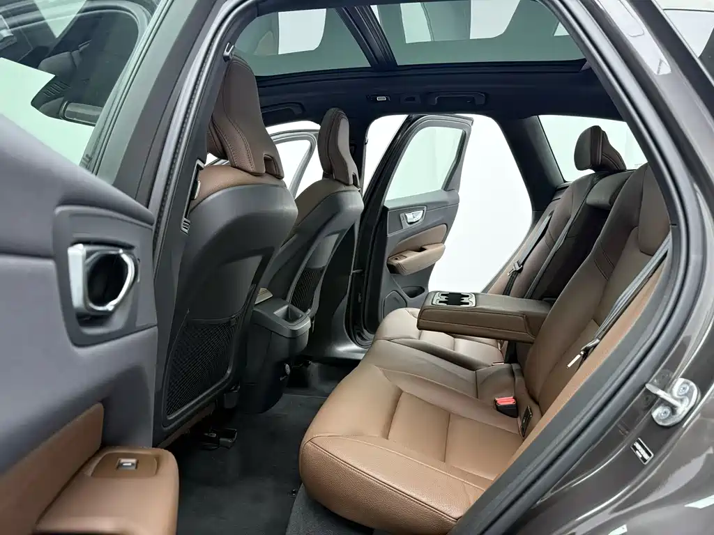 Volvo XC60 2025 — фото 7