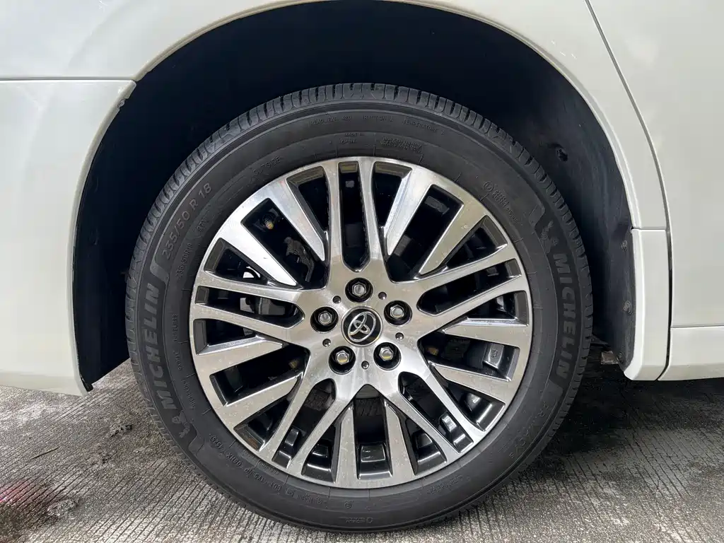Toyota Alphard 2017 — фото 30
