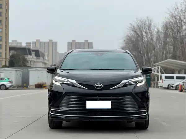 Toyota Sienna 2024