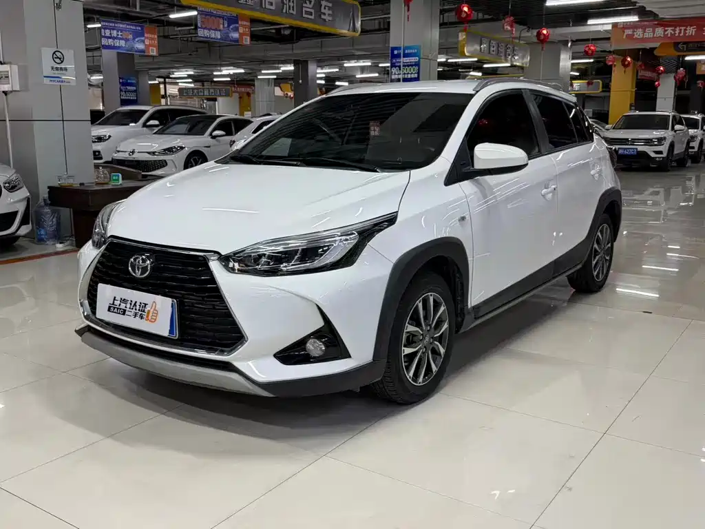 Toyota Yaris L 2023 — фото 1