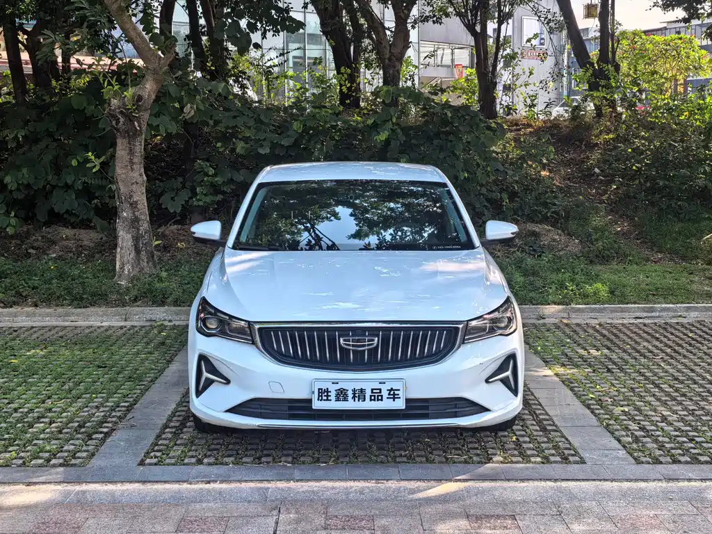 Geely Emgrand 2023