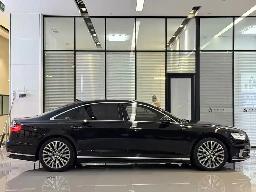 Audi A8 2020 — фото 17