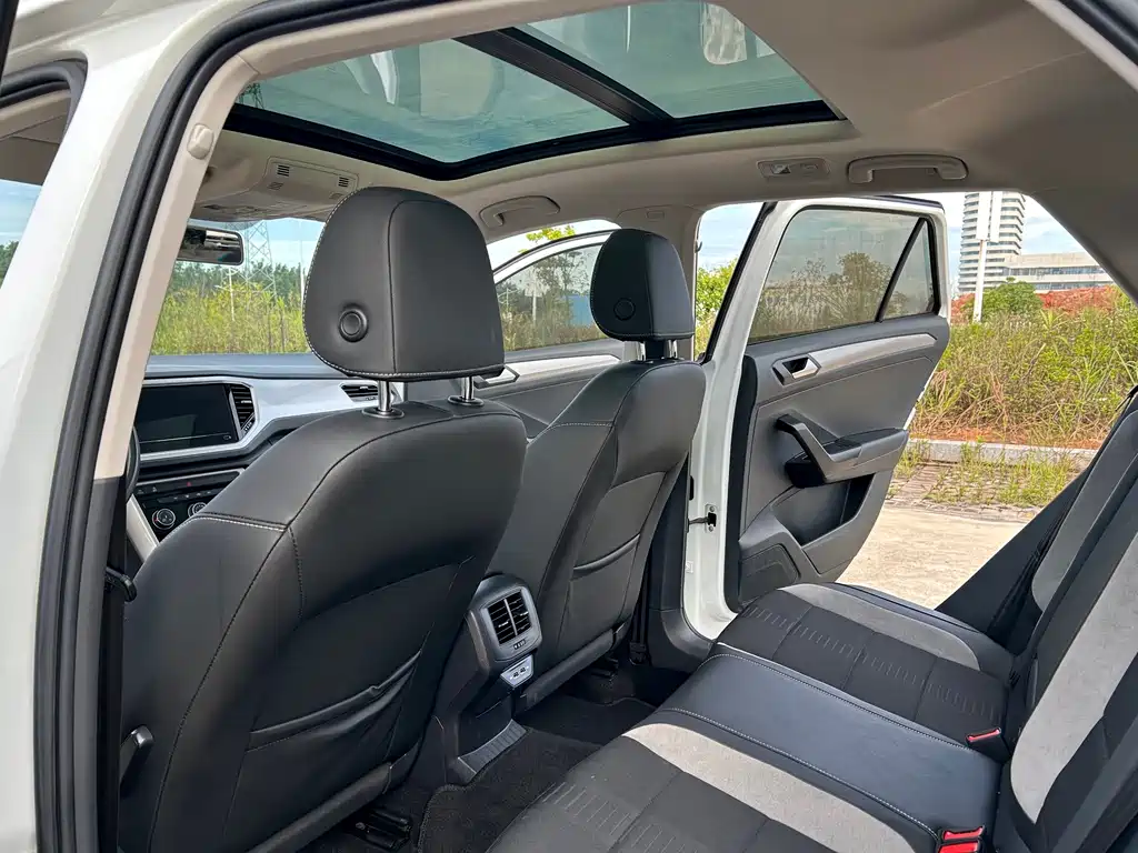 Volkswagen T-Roc 2022 — фото 10