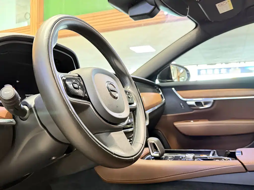 Volvo S90 Plug-In Hybrid 2022 — фото 7