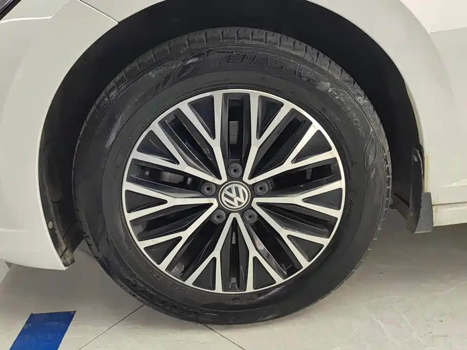 Volkswagen Sagitar 2020