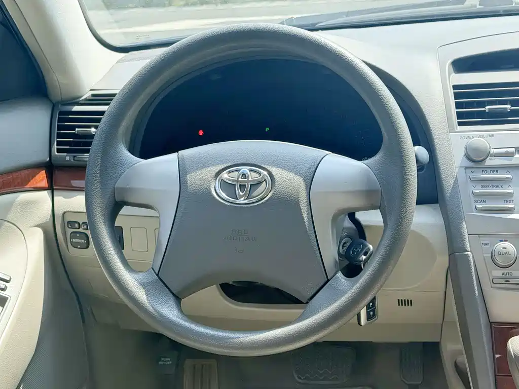 Toyota Camry 2014 — фото 15