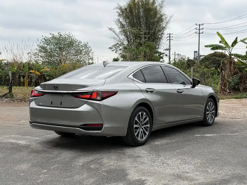 Lexus ES 2022 — фото 22