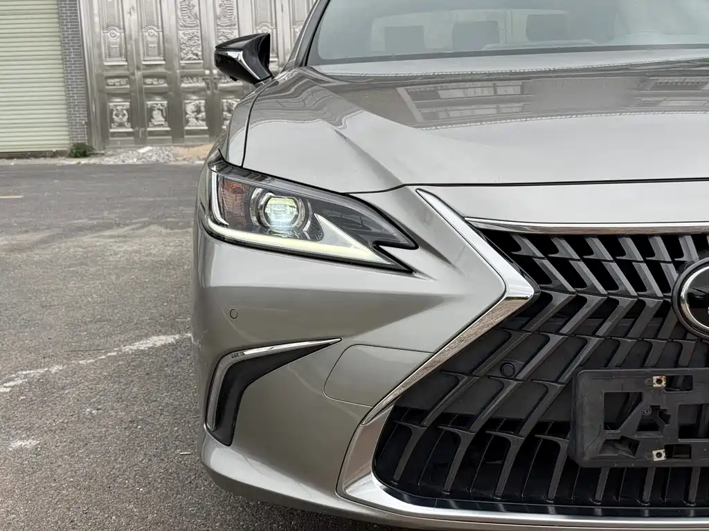 Lexus ES 2022 — фото 23