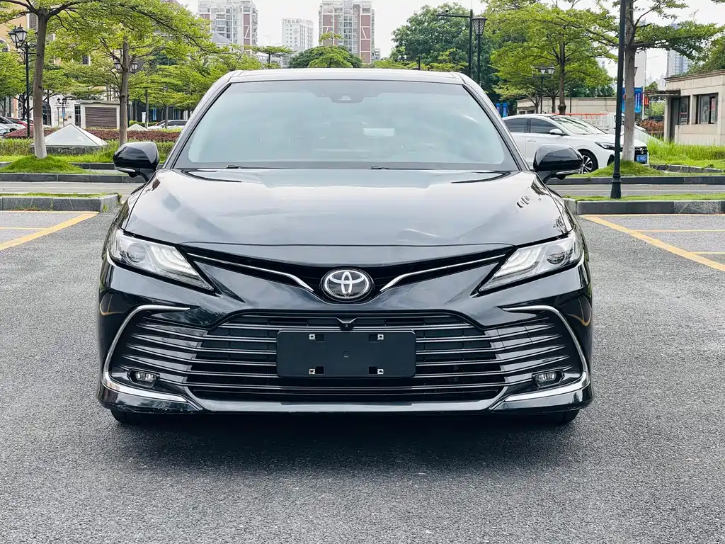 Toyota Camry 2021 — фото 1