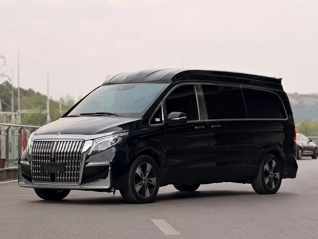 Mercedes-Benz V-Class 2023 — фото 1