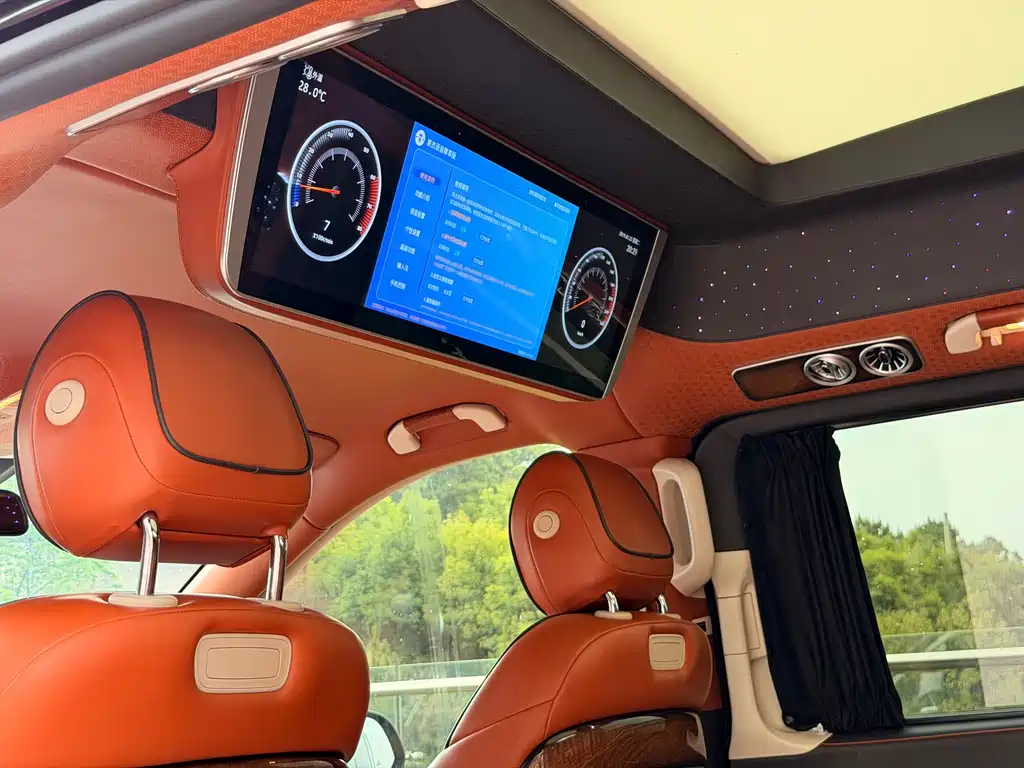 Mercedes-Benz V-Class 2023 — фото 14