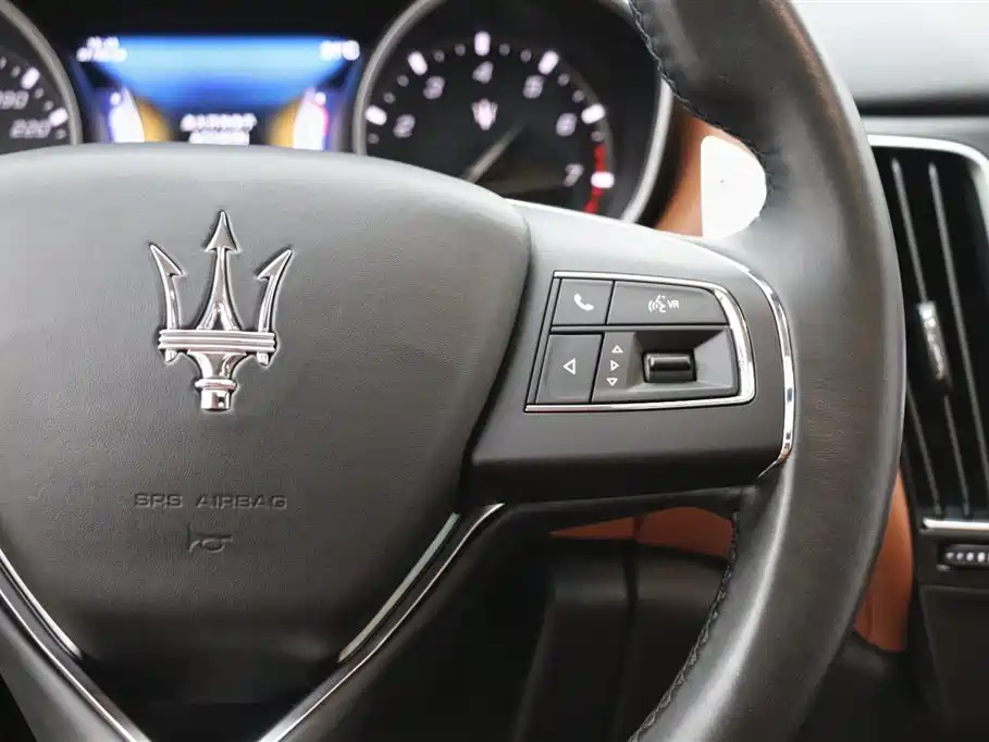 Maserati Levante 2018 — фото 17
