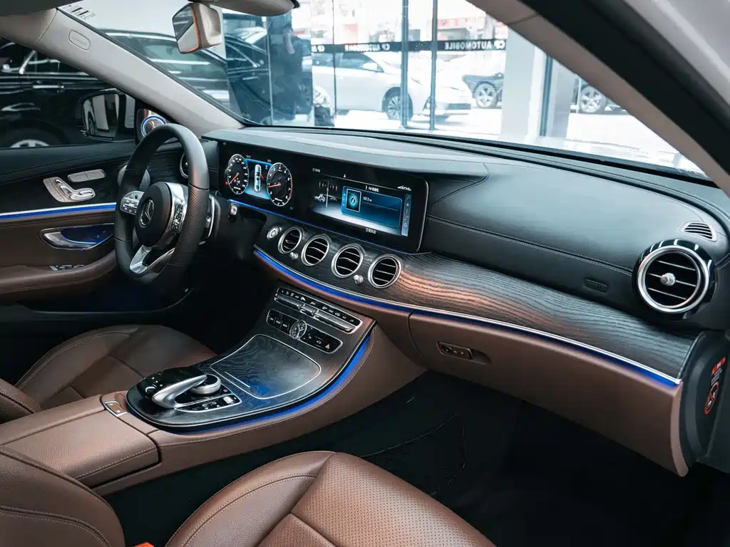 Mercedes-Benz E-Class 2018 — фото 18