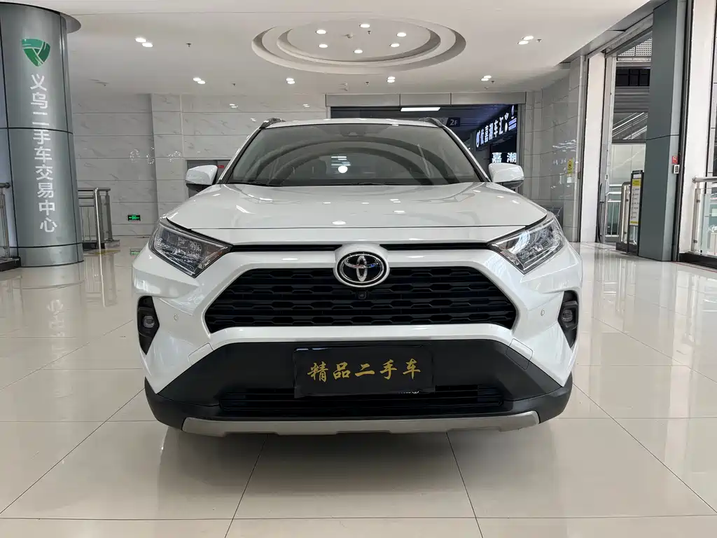 Toyota RAV4 2023 — фото 3