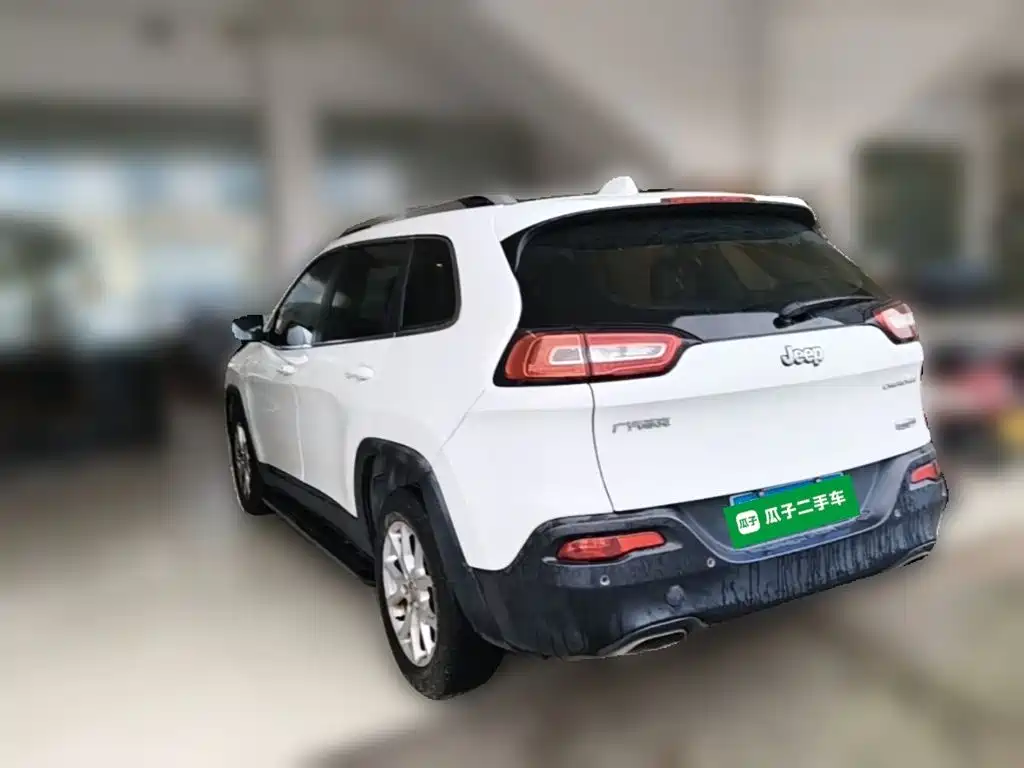 Jeep Cherokee 2016 — фото 9