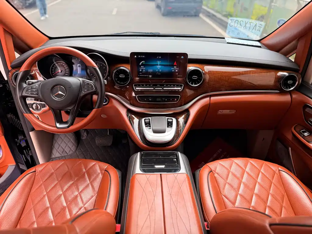 Mercedes-Benz V-Class 2023 — фото 10