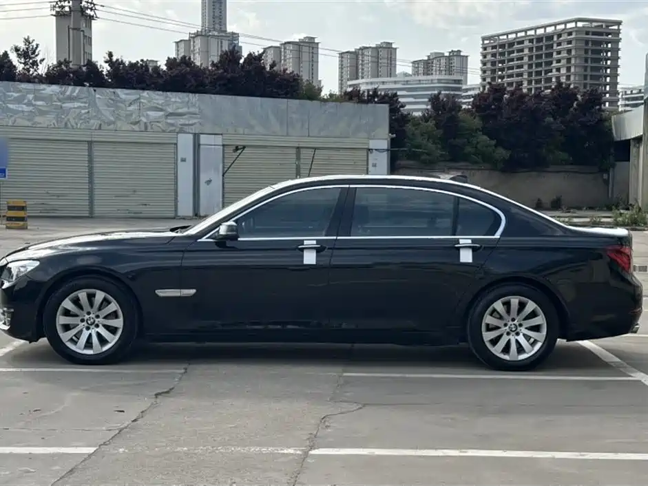 BMW 7 Series 2015 — фото 11