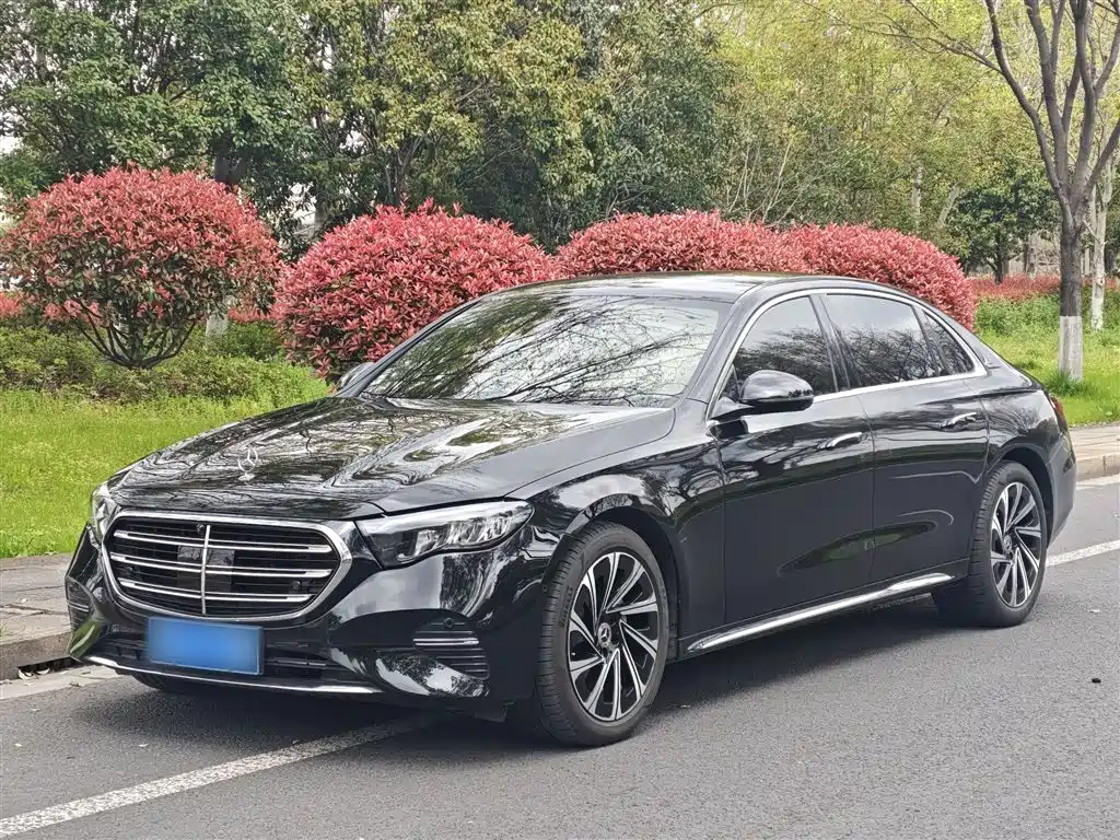 Mercedes-Benz E-Class 2025 — фото 3