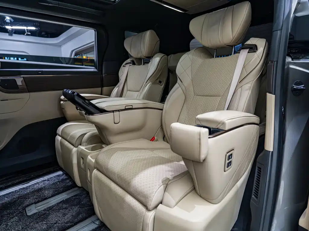Toyota Vellfire 2024 — фото 11