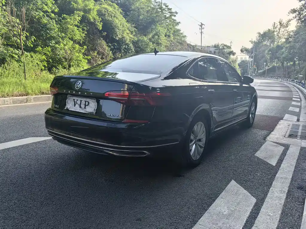 Volkswagen Passat 2021 — фото 13