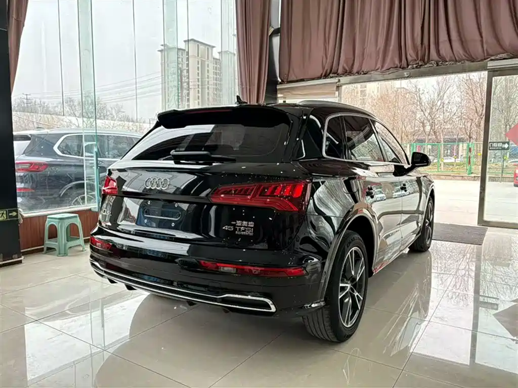 Audi Q5L 2021 — фото 13